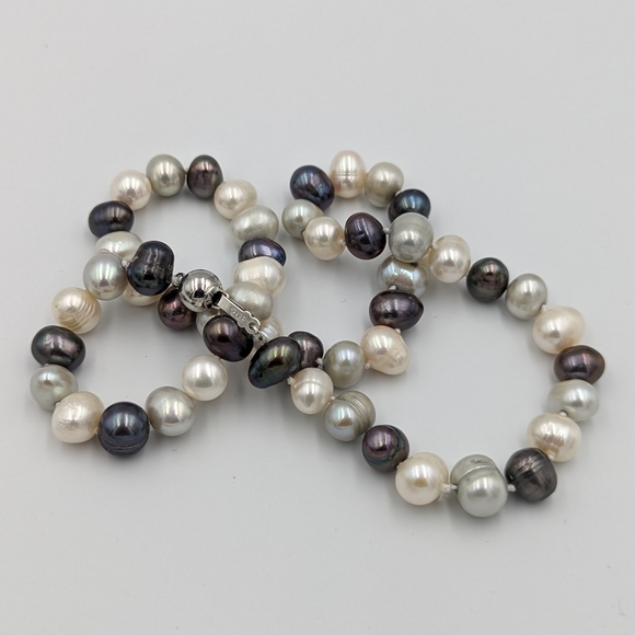 Three color freshwater baroque pearl necklace with 18k gold plate clasp - Picture 7 of 10